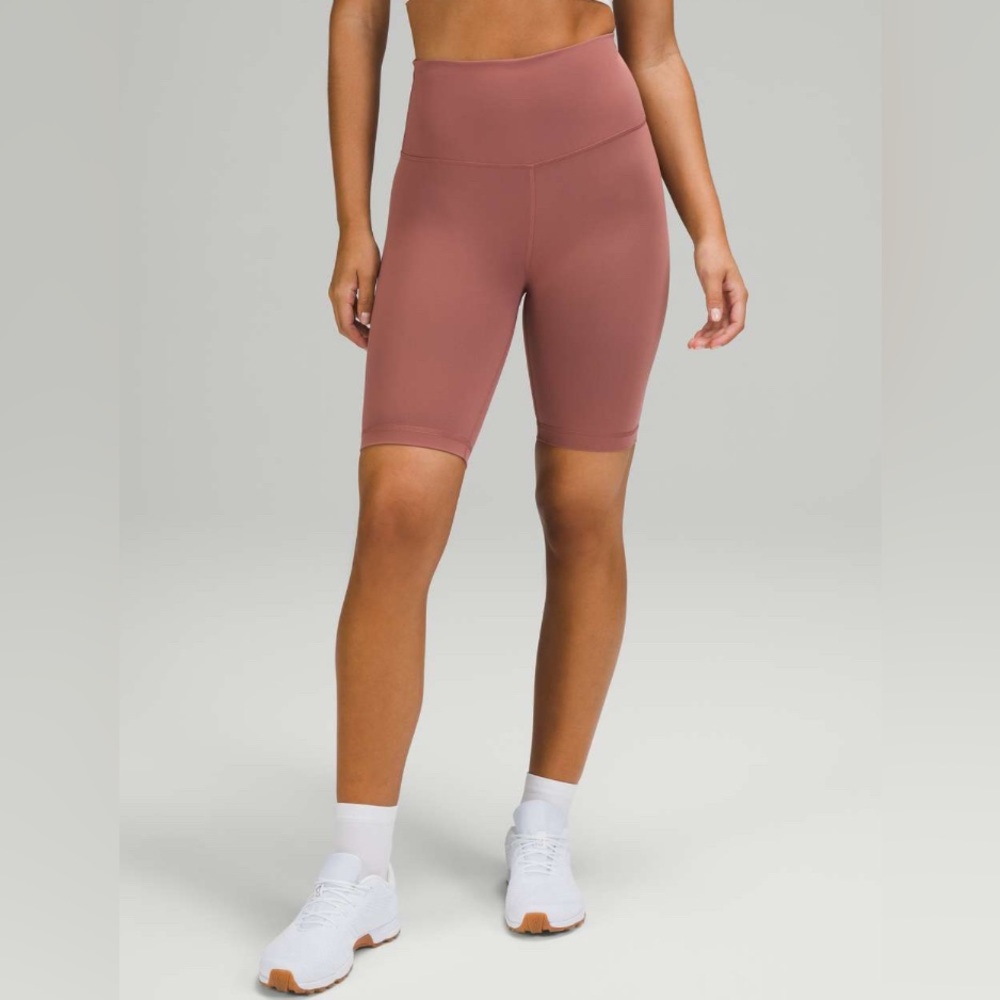 Lululemon Wunder Train High Rise Short 8"
Spiced Chai Size 2
